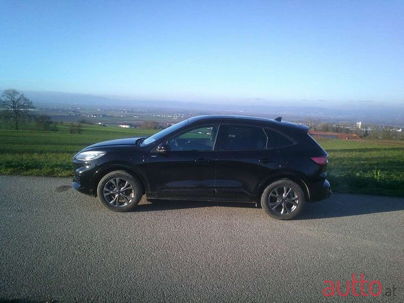 2023' Ford Kuga photo #4