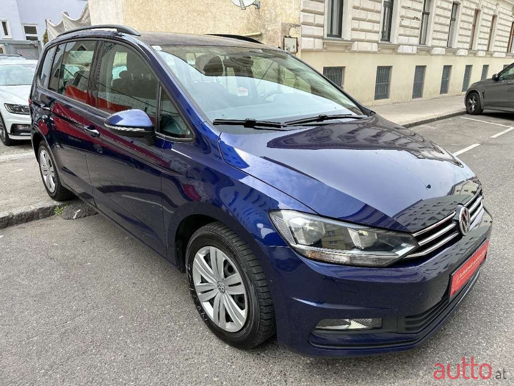 2014' Volkswagen Touran photo #1