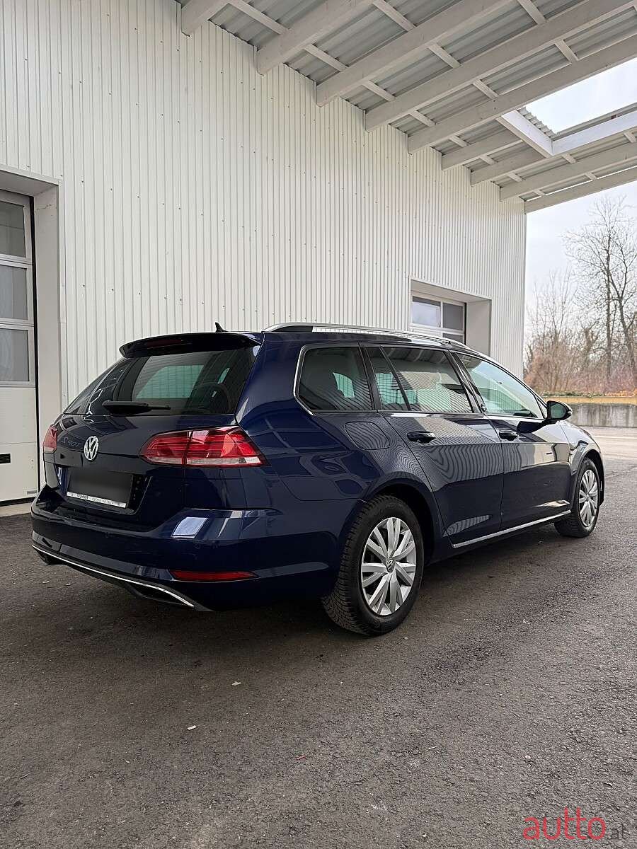 2017' Volkswagen Golf photo #4