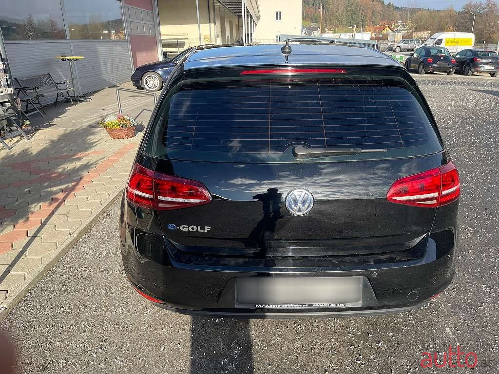 2016' Volkswagen Golf photo #5