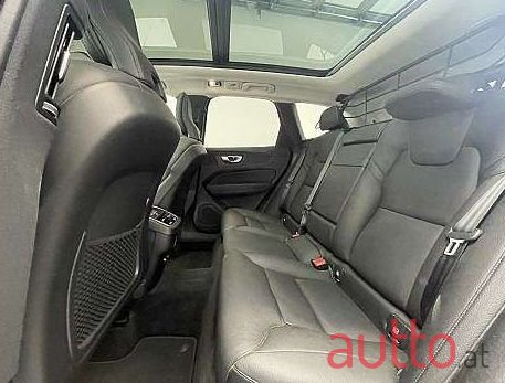 2019' Volvo XC60 photo #6