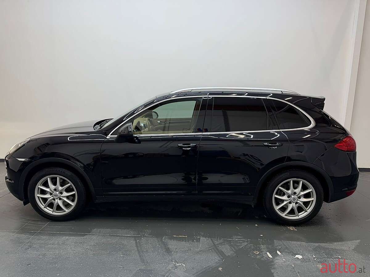 2013' Porsche Cayenne photo #3