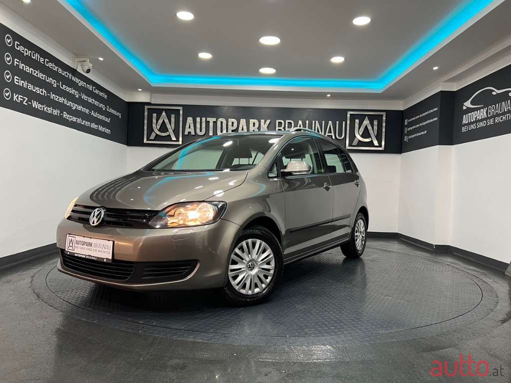 2010' Volkswagen Golf photo #1