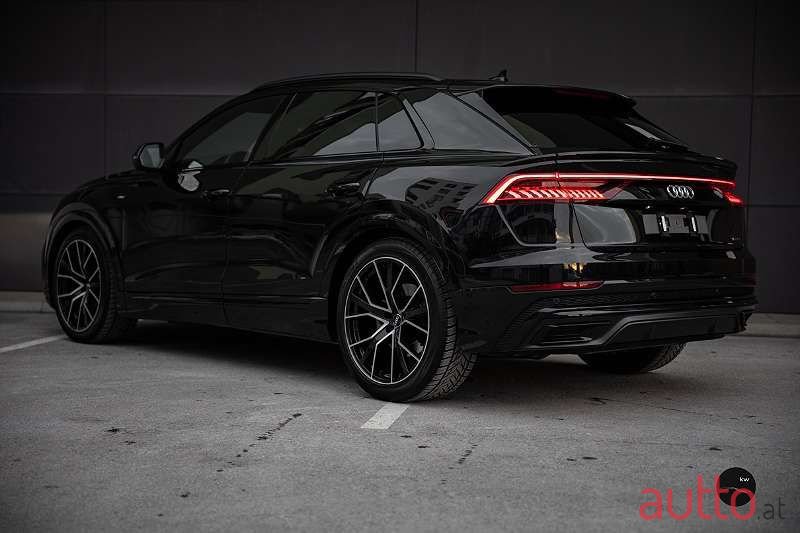 2019' Audi Q8 photo #6