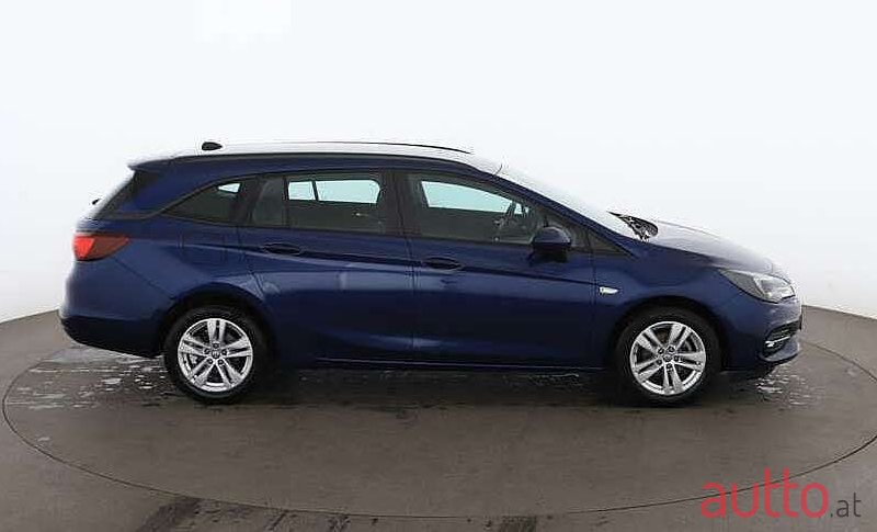 2021' Opel Astra photo #2