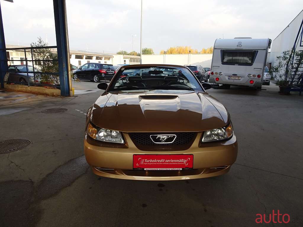 2001' Ford Mustang photo #2