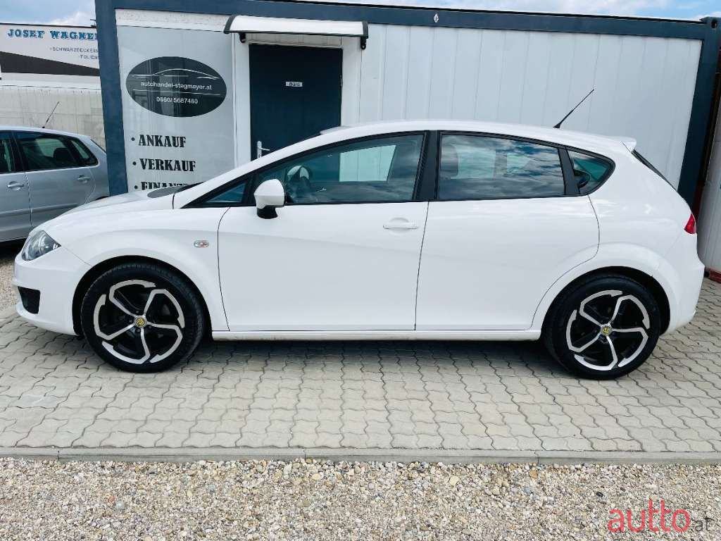 2010' SEAT Leon photo #6