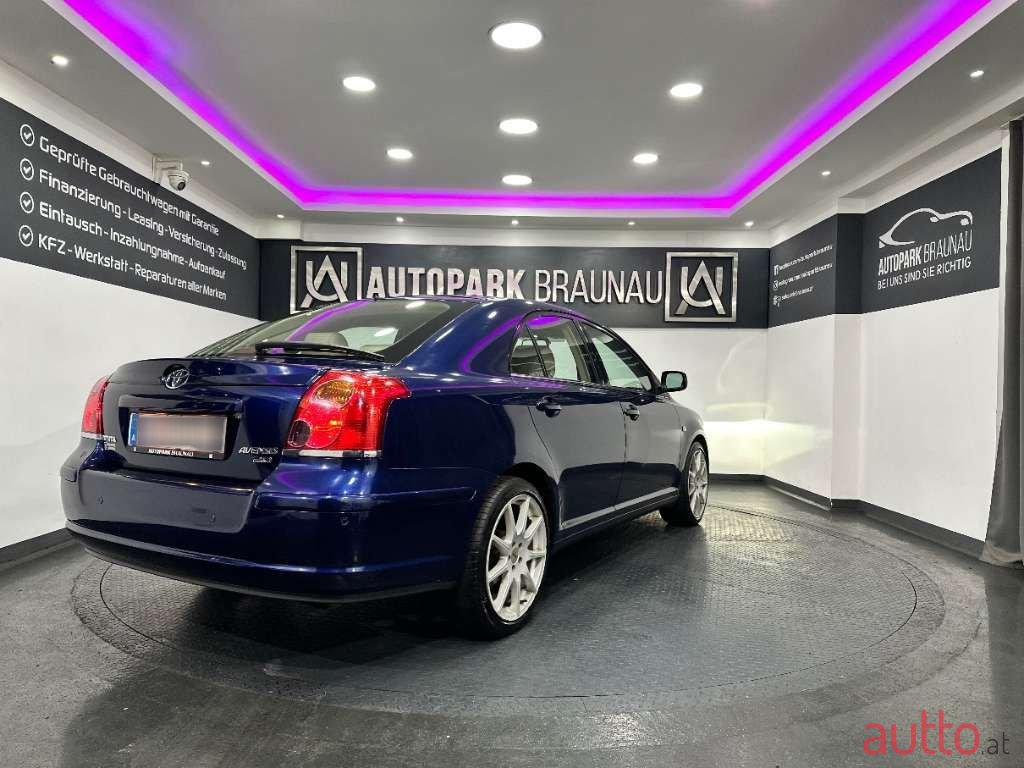 2004' Toyota Avensis photo #6