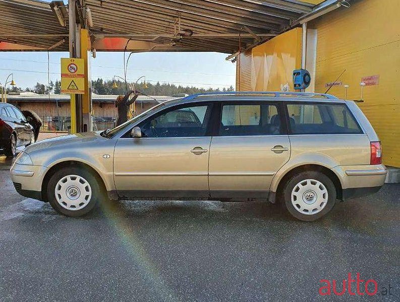 2001' Volkswagen Passat photo #1