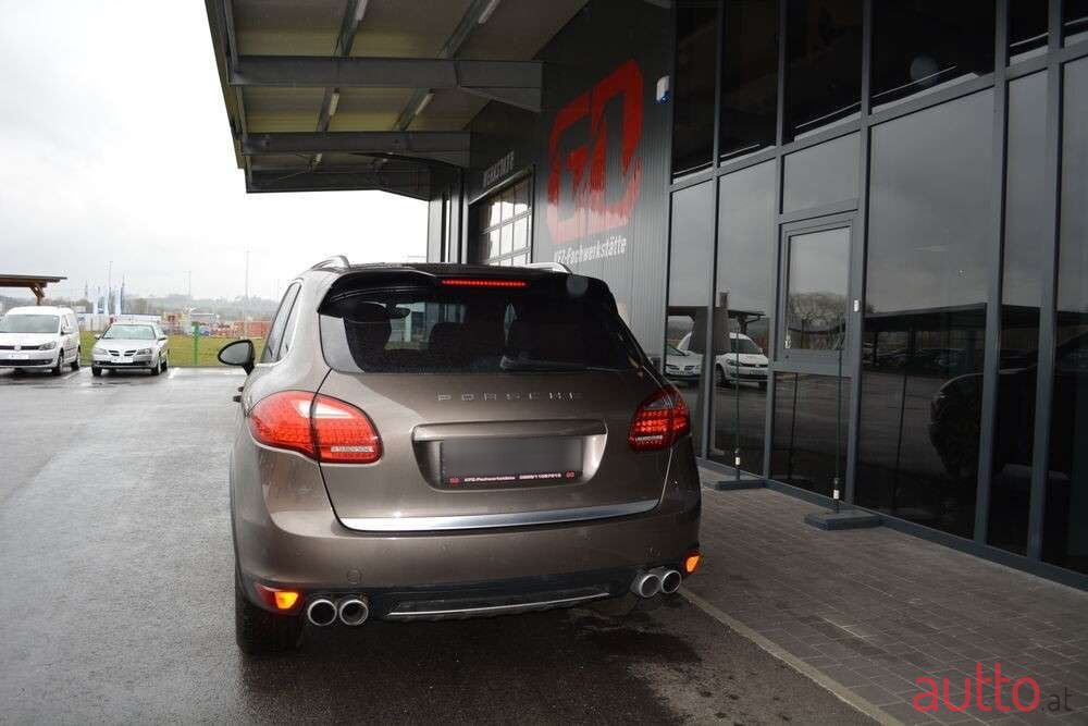 2010' Porsche Cayenne photo #5