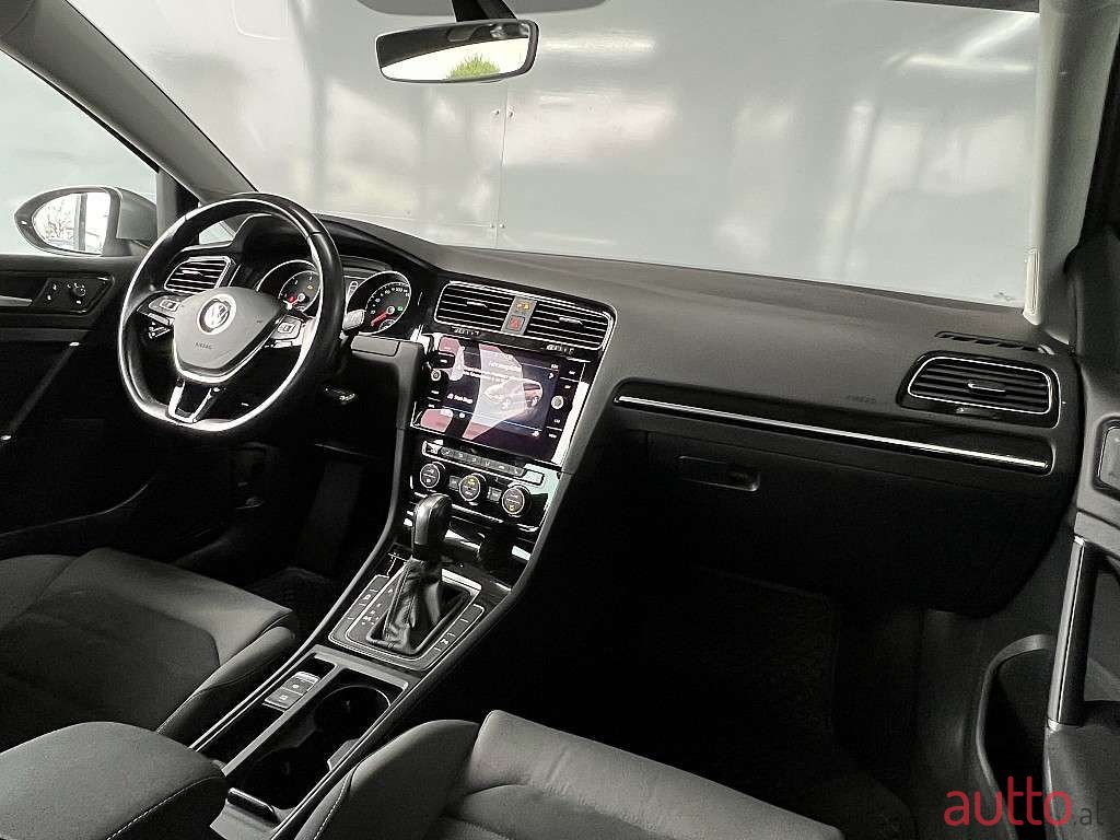 2020' Volkswagen Golf photo #5