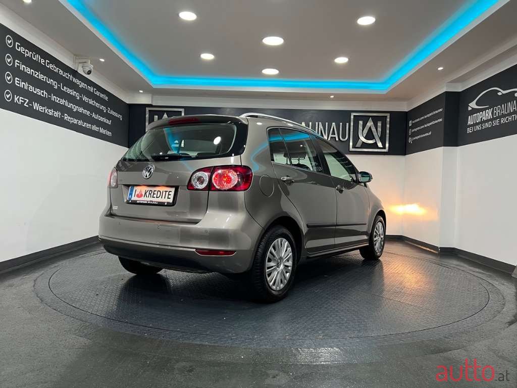 2010' Volkswagen Golf photo #6