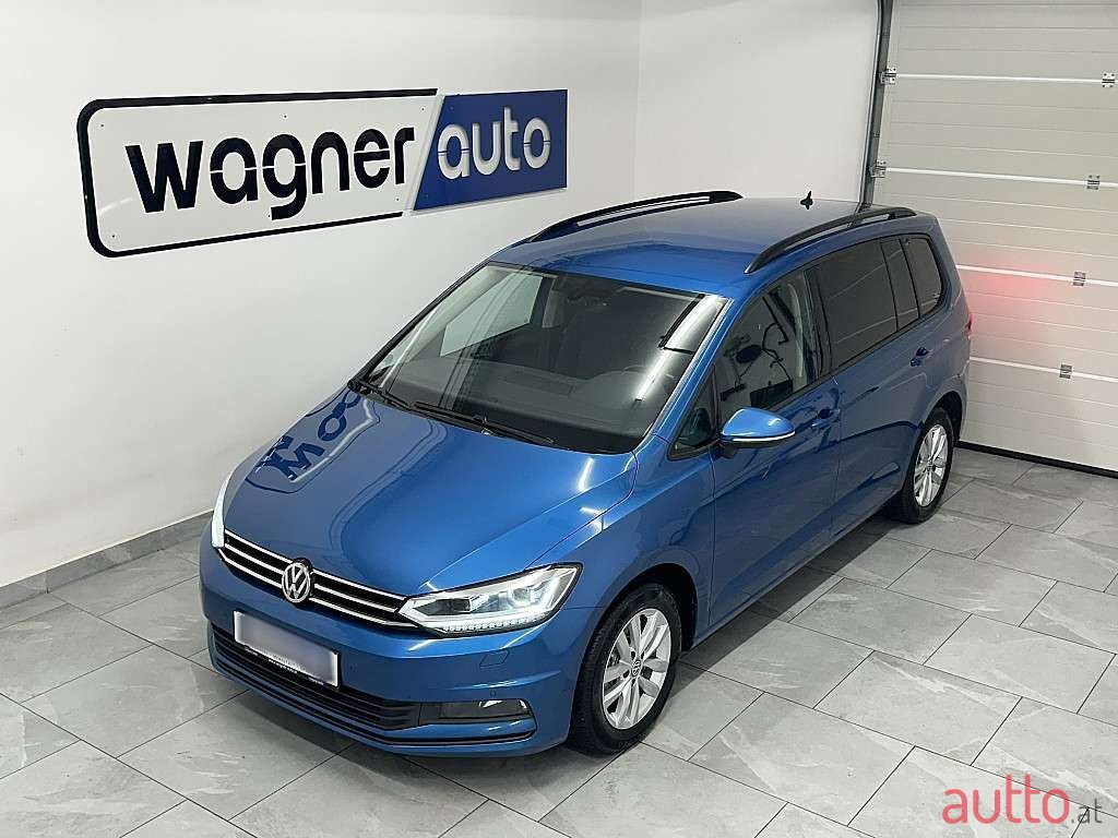 2019' Volkswagen Touran photo #3