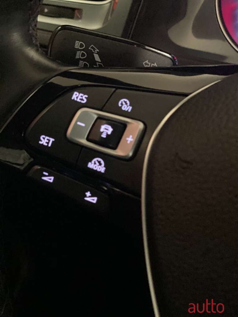 2018' Volkswagen Golf photo #6