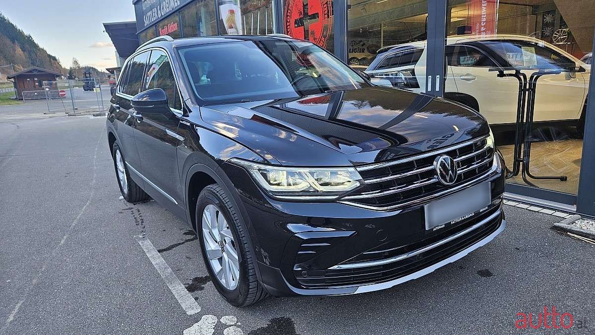 2021' Volkswagen Tiguan photo #3