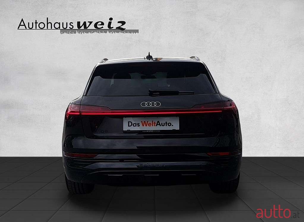 2023' Audi Q8 photo #5