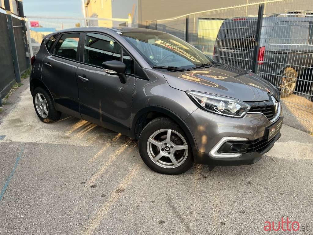 2019' Renault Captur photo #6