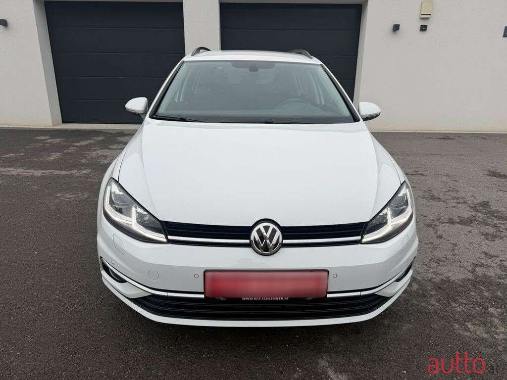 2017' Volkswagen Golf photo #2