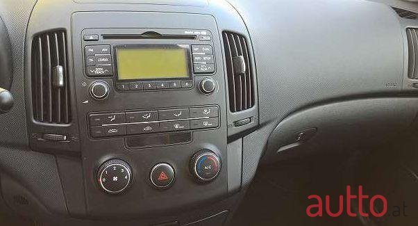 2011' Hyundai I30 photo #2