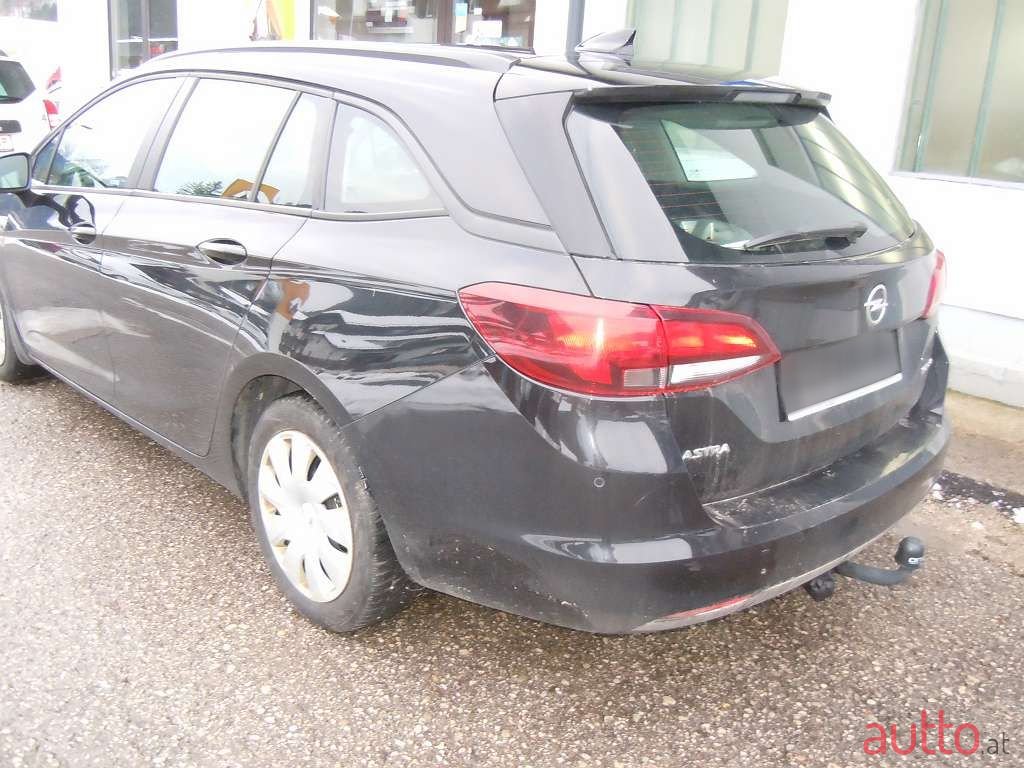 2017' Opel Astra photo #4