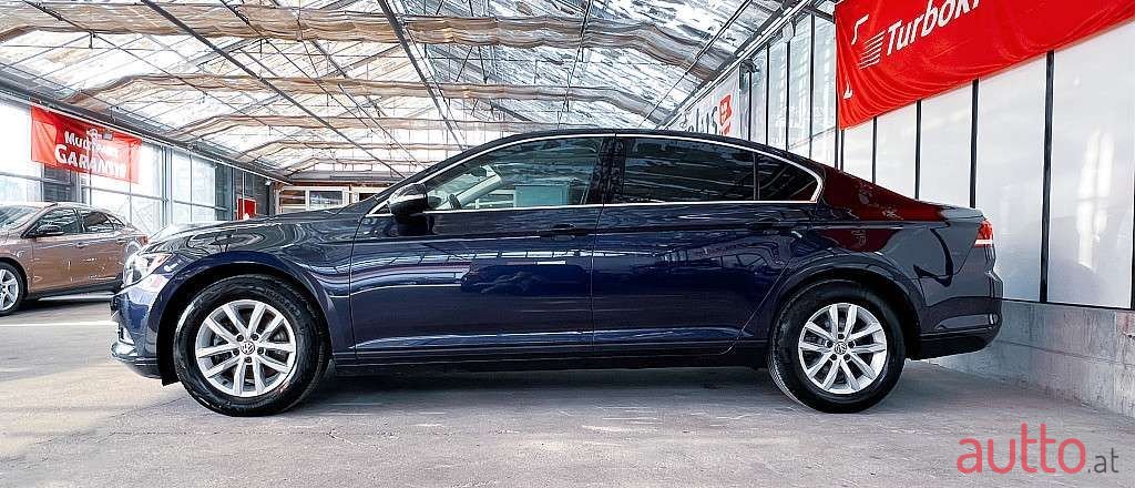 2017' Volkswagen Passat photo #5