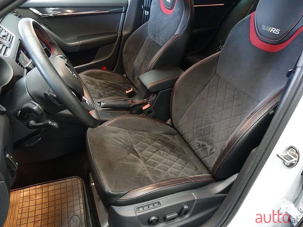 2020' Skoda Octavia photo #5