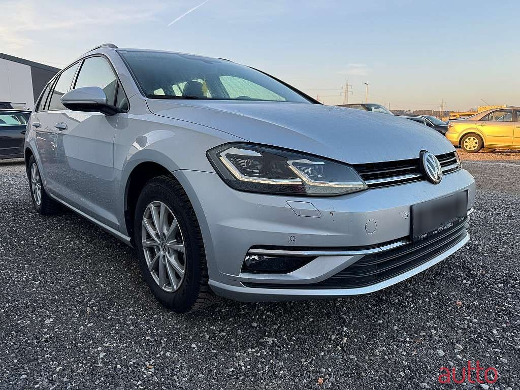 2020' Volkswagen Golf photo #4