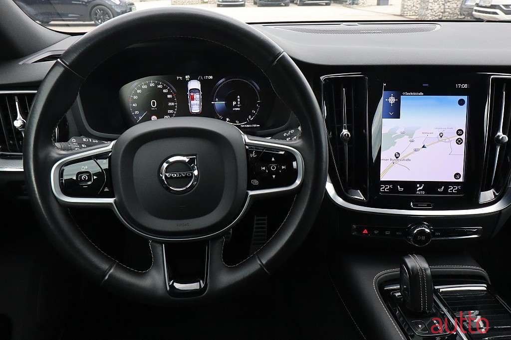 2021' Volvo V60 photo #6