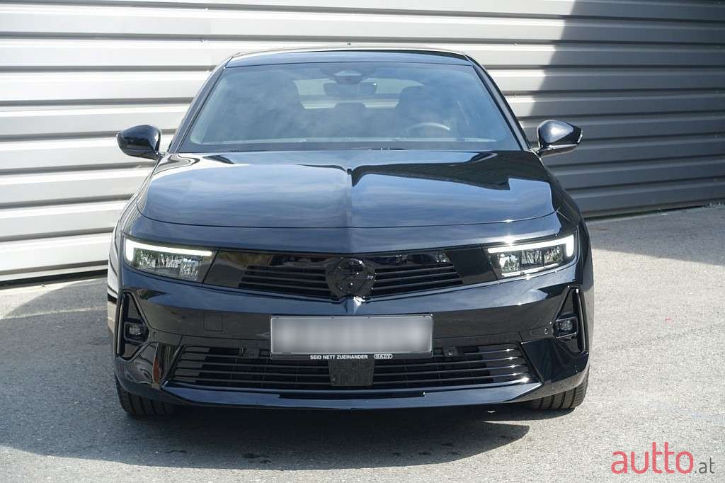2022' Opel Astra photo #2