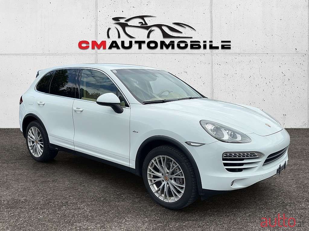 2012' Porsche Cayenne photo #3