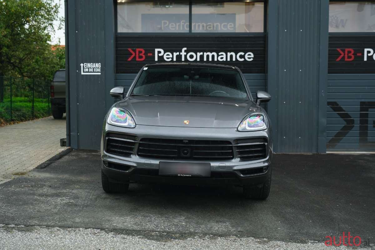 2022' Porsche Cayenne photo #3