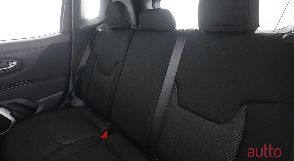 2018' Jeep Renegade photo #3