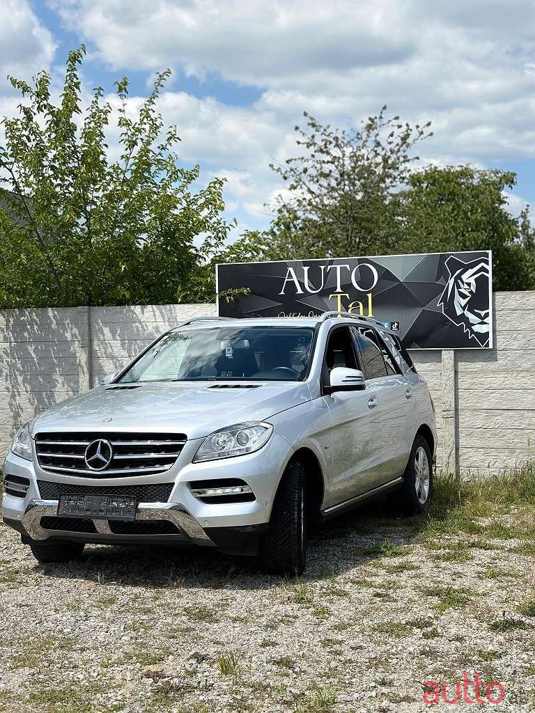 2012' Mercedes-Benz M-Klasse photo #3