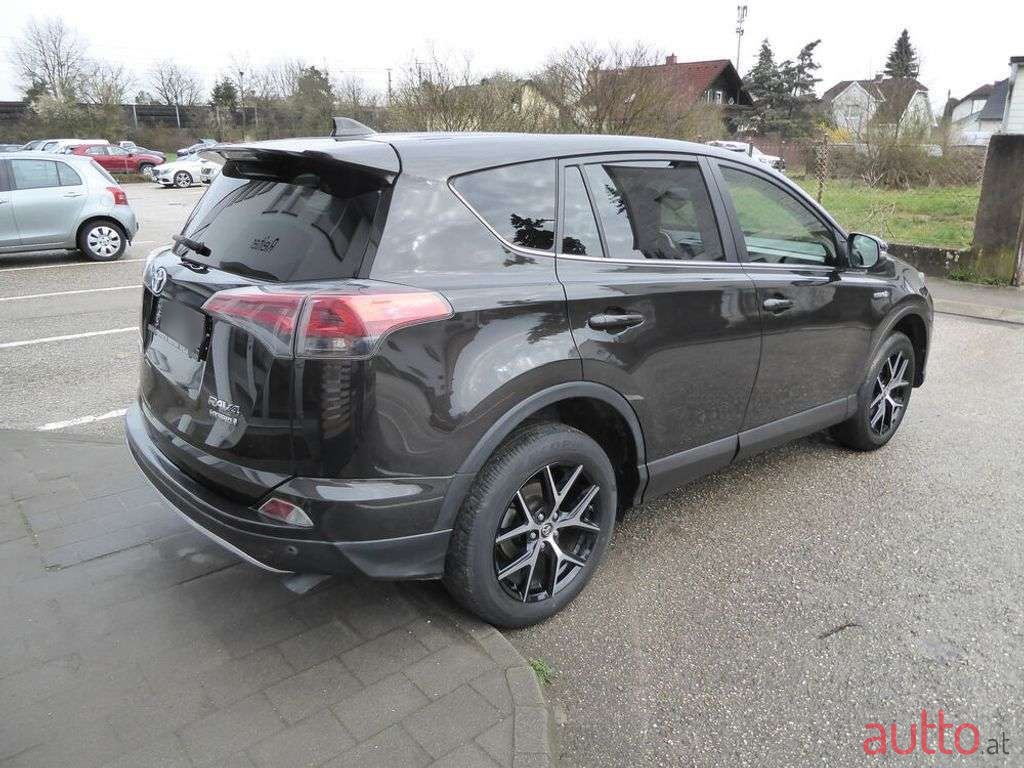 2016' Toyota RAV4 photo #6