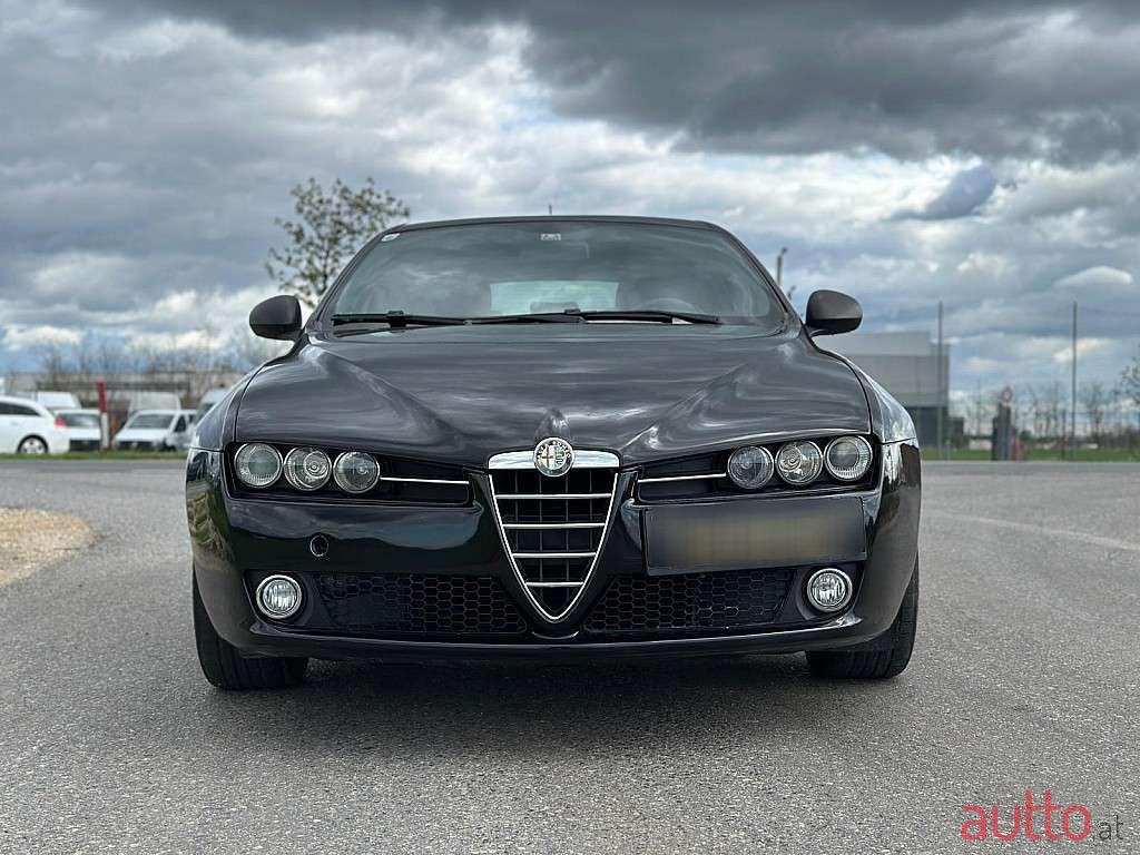 2011' Alfa Romeo 159 photo #2