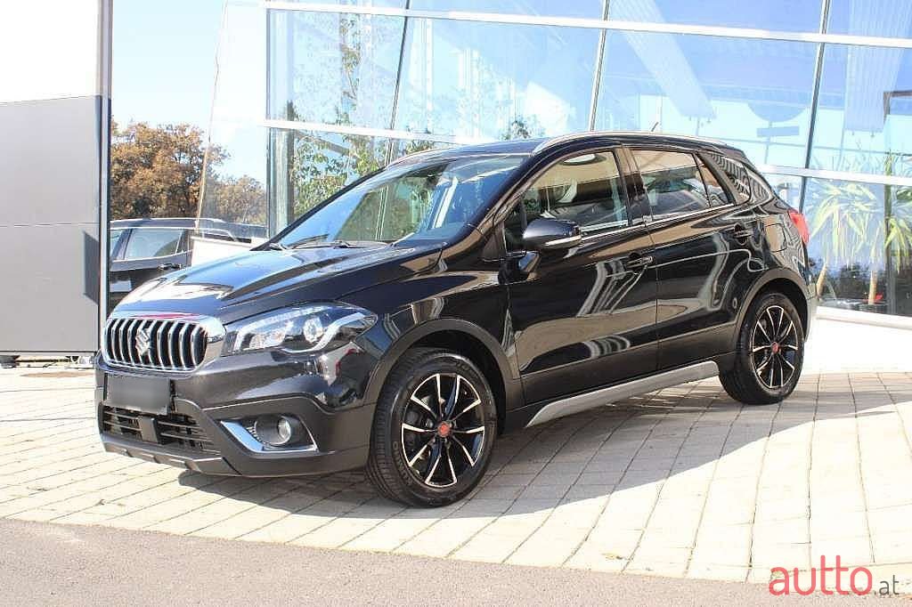 2019' Suzuki SX4 photo #1