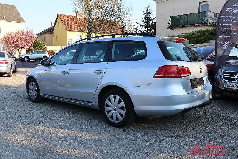 2011' Volkswagen Passat photo #4