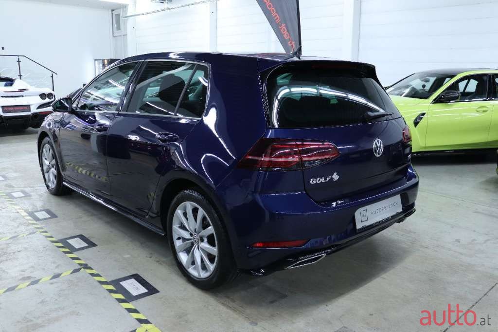 2017' Volkswagen Golf photo #4