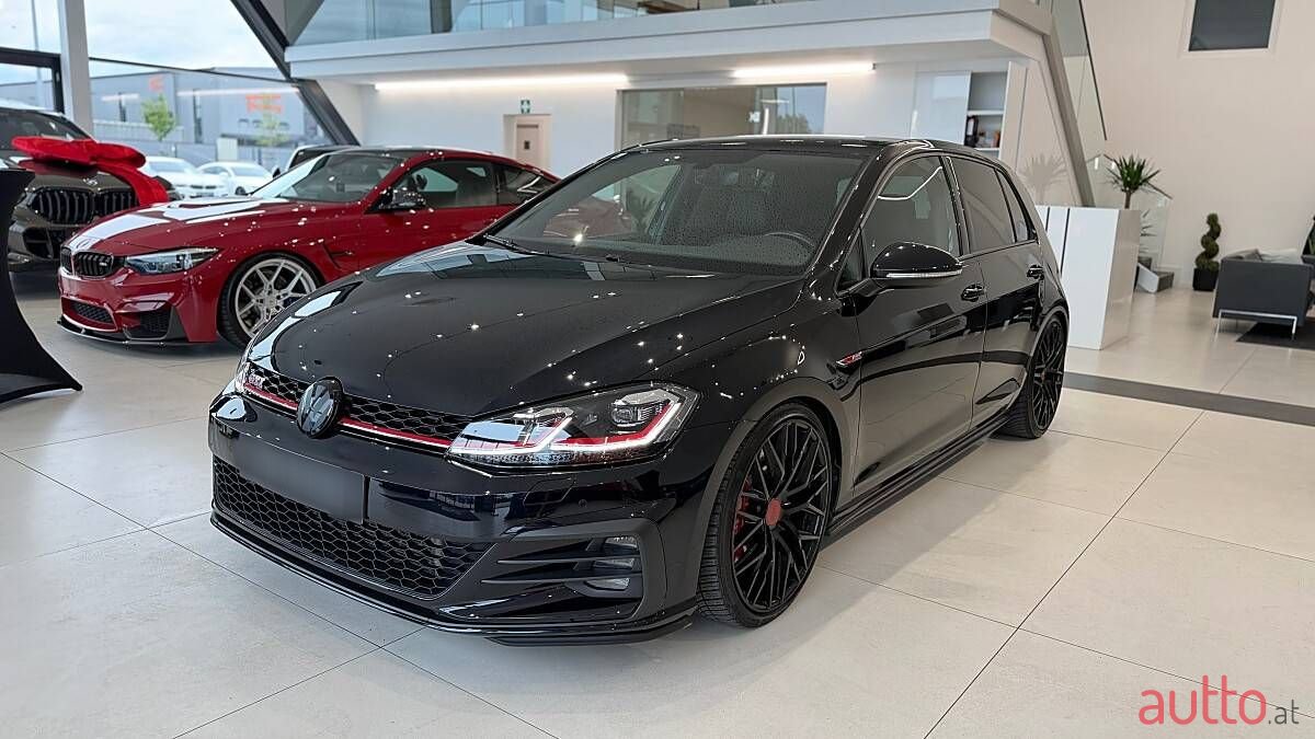 2019' Volkswagen Golf photo #1