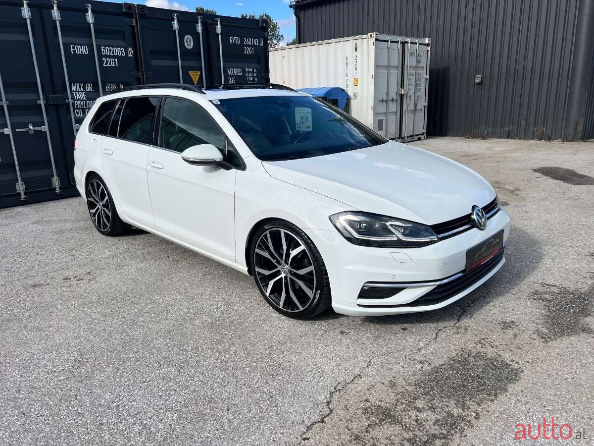 2019' Volkswagen Golf photo #3