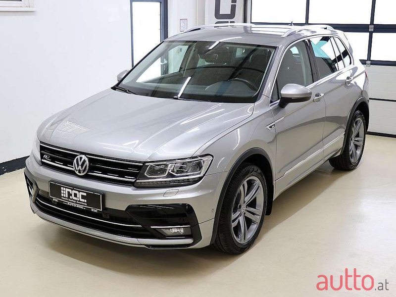 2019' Volkswagen Tiguan photo #3