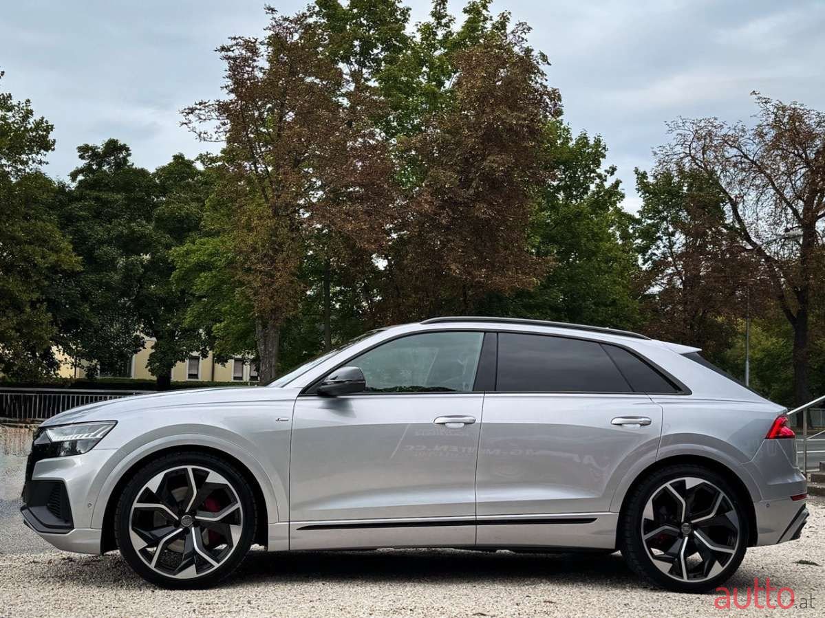 2019' Audi Q8 photo #6