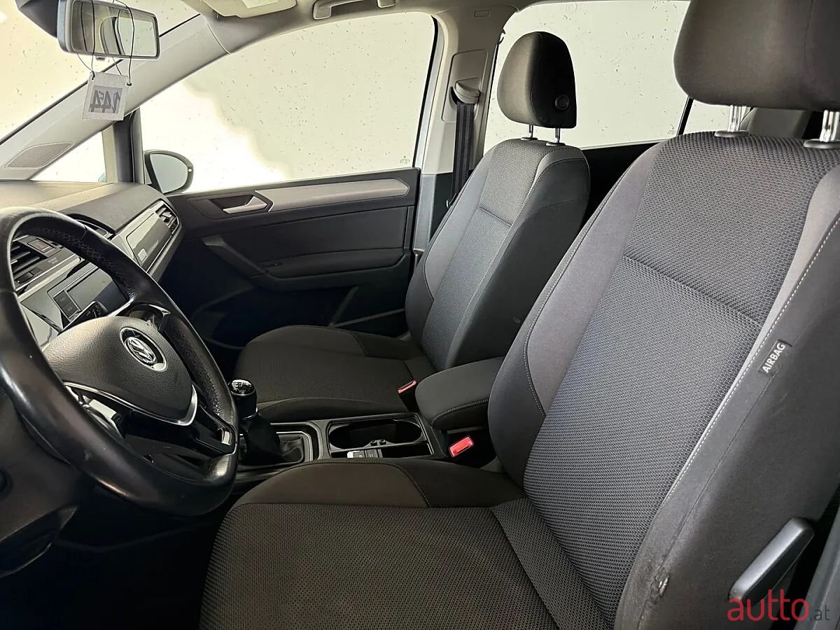 2018' Volkswagen Touran photo #6