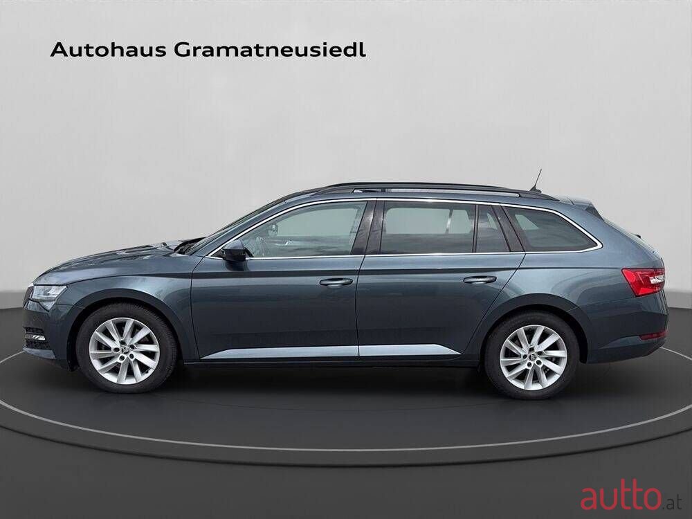 2022' Skoda Superb photo #3