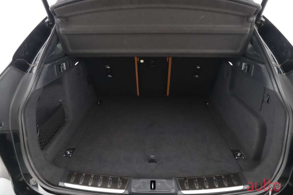 2023' Jaguar F-Pace photo #6