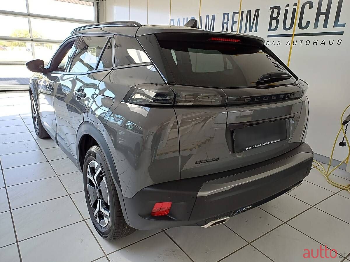 2023' Peugeot 2008 photo #5