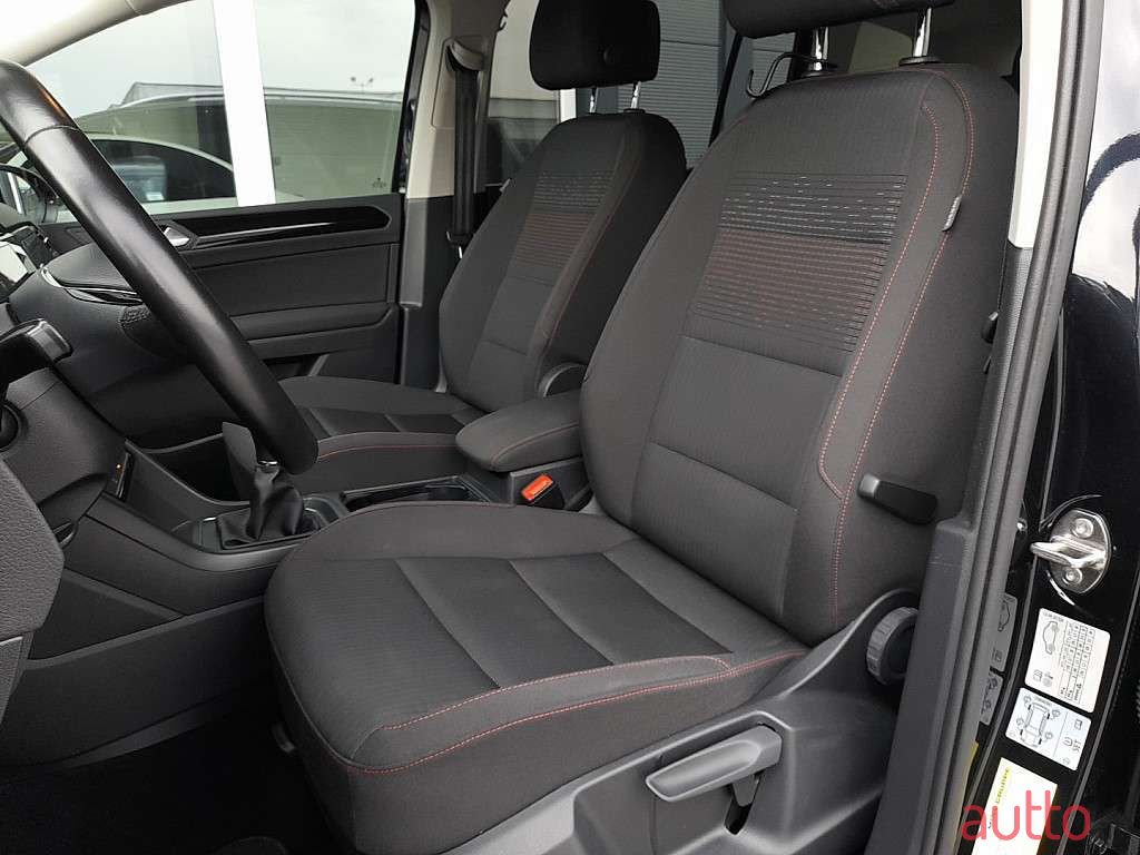 2018' Volkswagen Touran photo #4