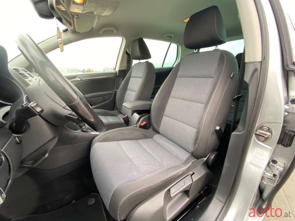 2012' Volkswagen Golf photo #6