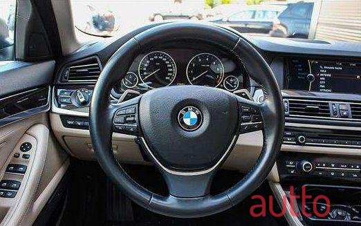 2011' BMW 5Er-Reihe photo #1