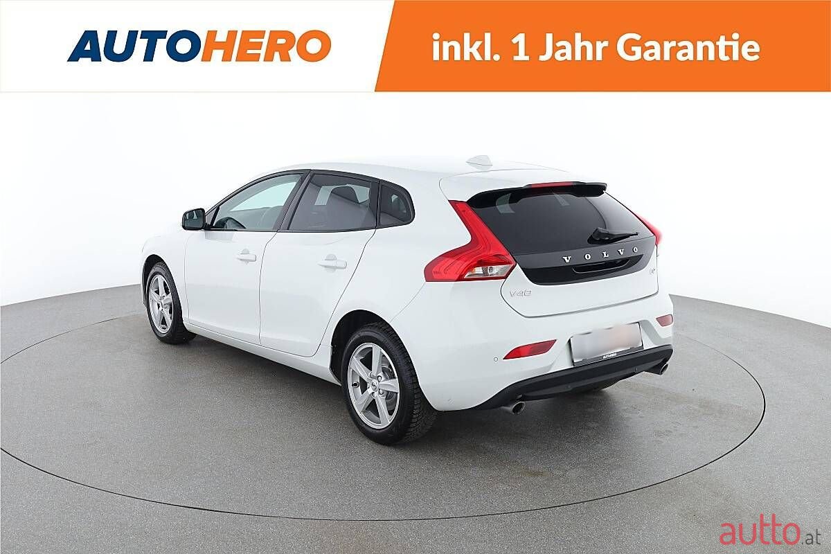 2019' Volvo V40 photo #2